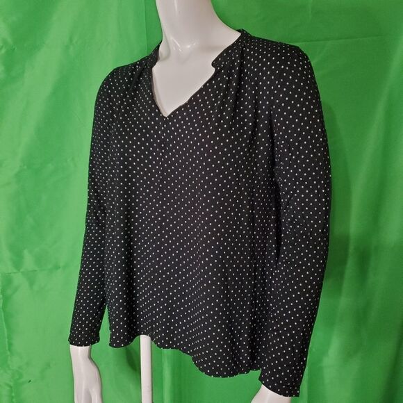 Old Navy Black & White Open Polka Dot Long Sleeve Shirt - Picture 3 of 8